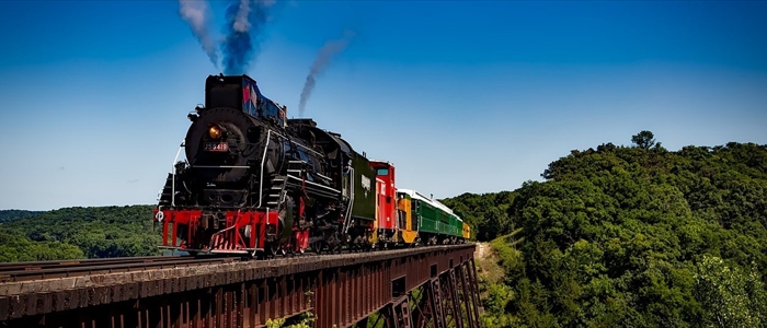 train-1728537_1280